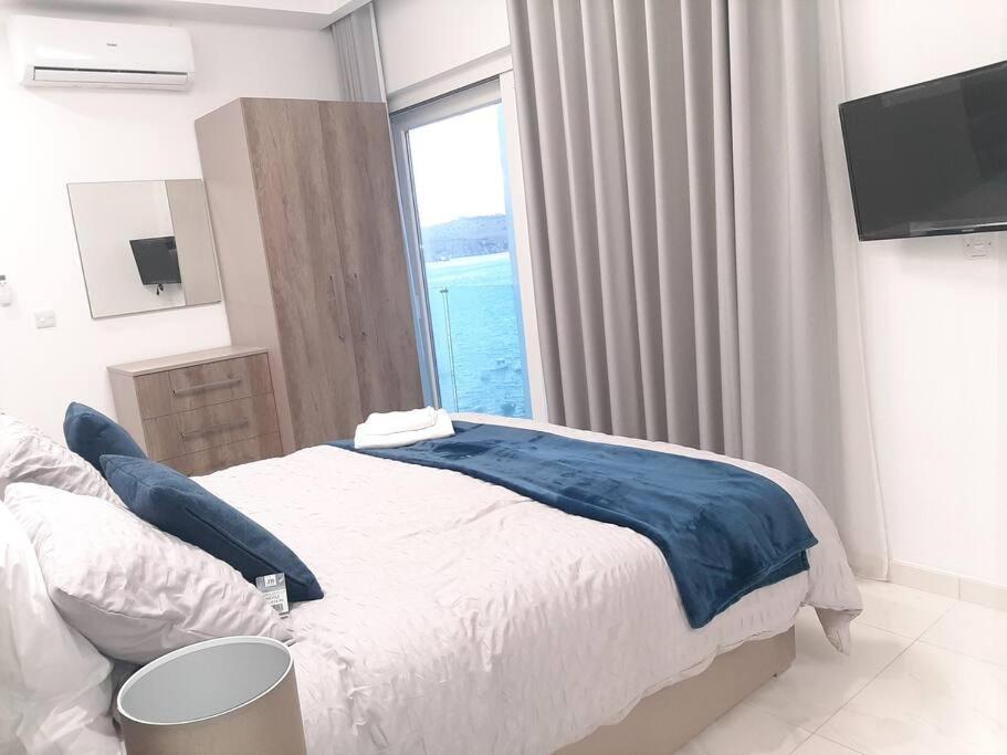 New Seafront Apartment - Spectacular Views St. Paul's Bay Esterno foto