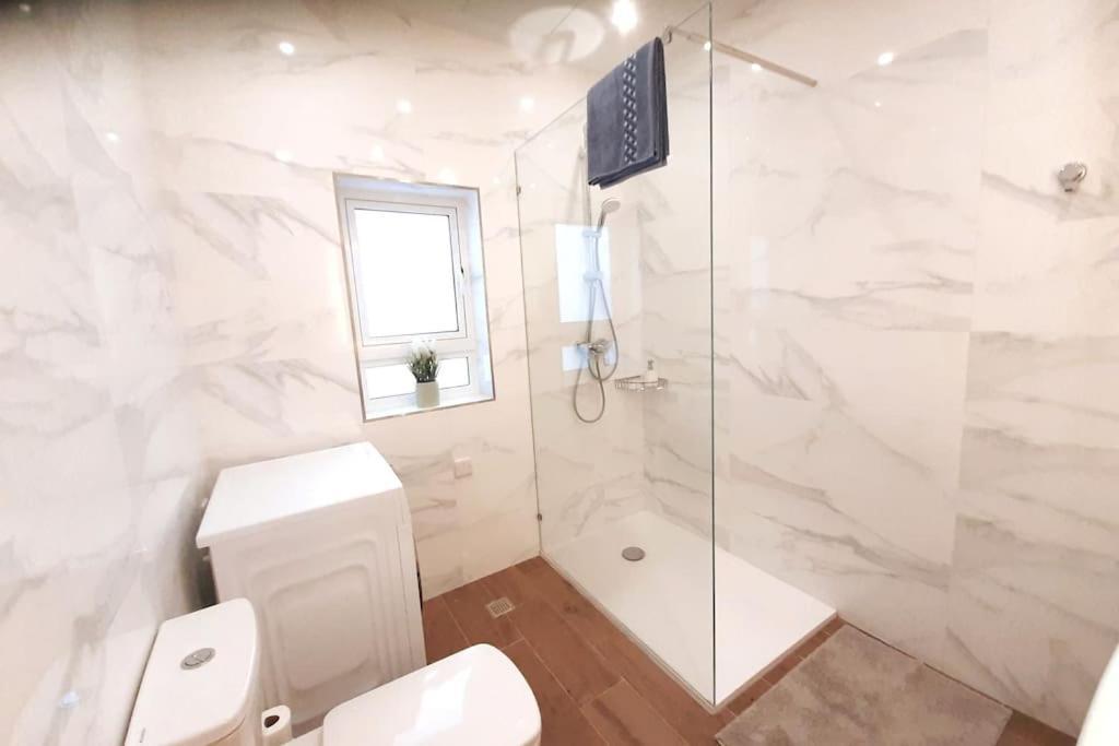 New Seafront Apartment - Spectacular Views St. Paul's Bay Esterno foto