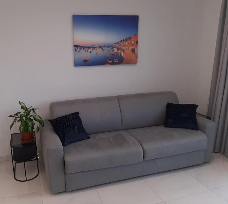 New Seafront Apartment - Spectacular Views St. Paul's Bay Esterno foto