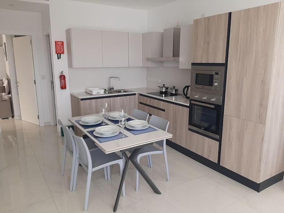 New Seafront Apartment - Spectacular Views St. Paul's Bay Esterno foto